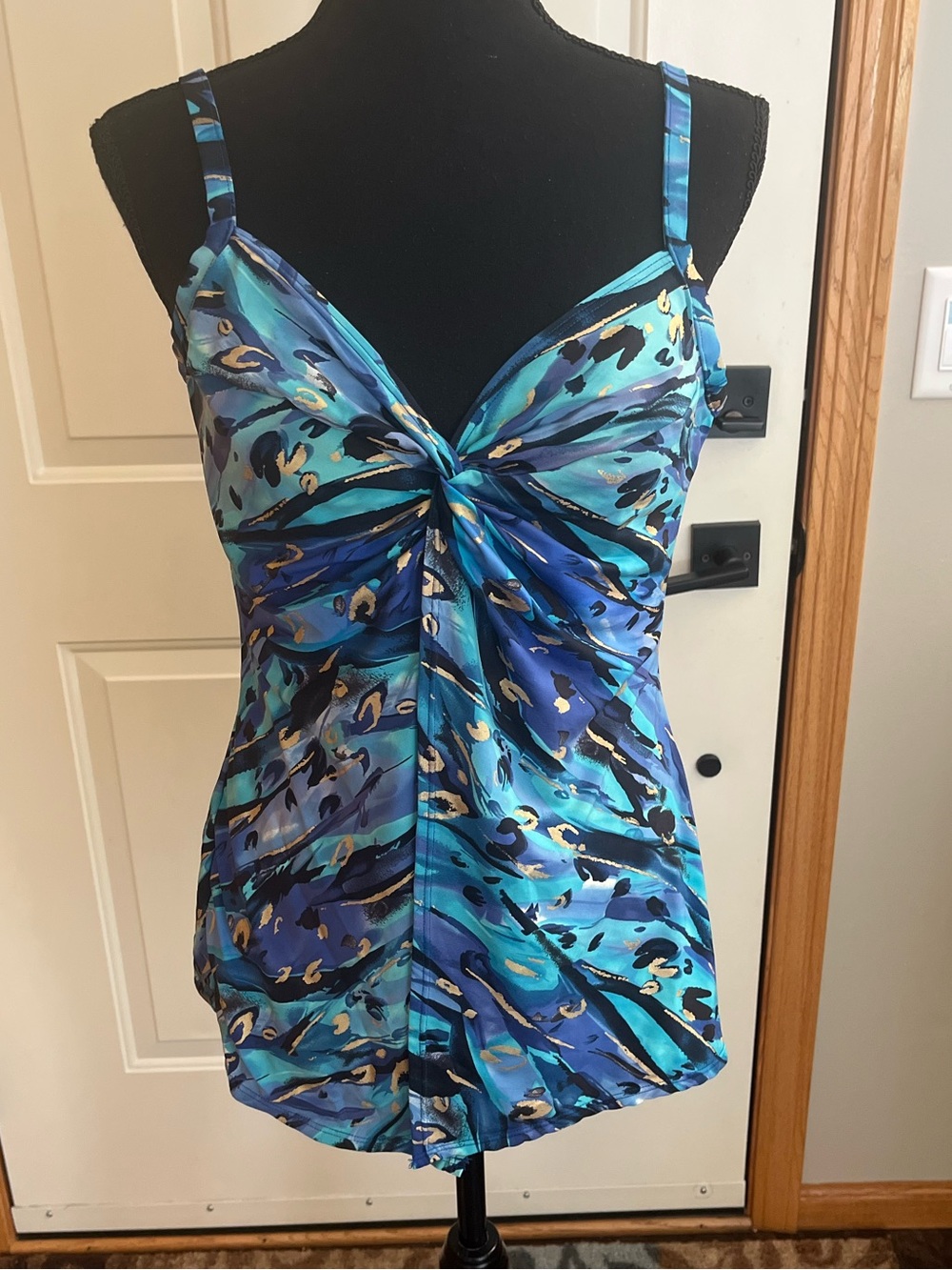 Miraclesuit blue animal magnetism love knot tankini swim suit top. Size 10